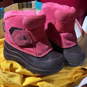The North Face Kids Fuchsia and Black Snow Boots